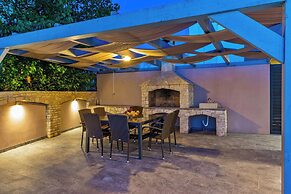 Spacious Villa in Pula With Heated Pool