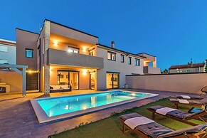 Spacious Villa in Pula With Heated Pool