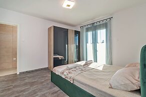 Spacious Villa in Pula With Heated Pool