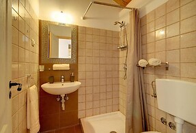 Villa Katherine With Pool and Game Room
