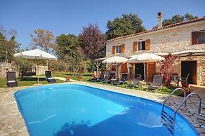 Villa Katherine With Pool and Game Room