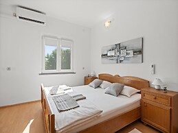 Apartment in Vodnjan With Pool & Jacuzzi
