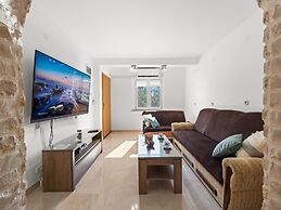 Apartment in Vodnjan With Pool & Jacuzzi