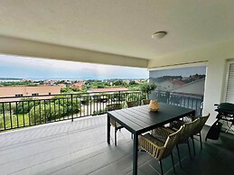 Spacious Apartment With Wonderful sea View