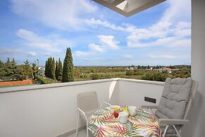 One Bedroom Apartment With Balcony