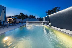 Villa in Gajana With Heated Pool