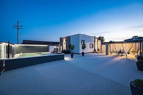 Villa in Gajana With Heated Pool