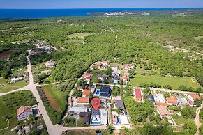 Villa in Gajana With Heated Pool