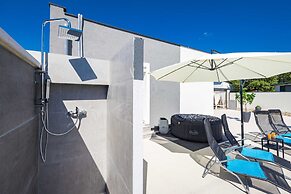 Villa in Gajana With Heated Pool