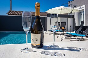 Villa in Gajana With Heated Pool