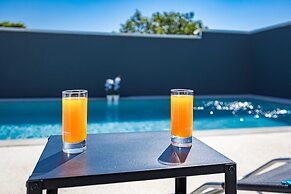 Villa in Gajana With Heated Pool