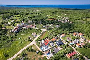 Villa in Gajana With Heated Pool