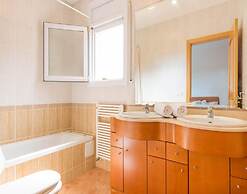 Villa in Lloret de Mar With Private Pool