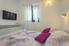 Villa With Pool, Jacuzzi, Table Tennis