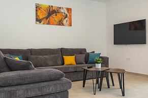 Villa With Pool, Jacuzzi, Table Tennis