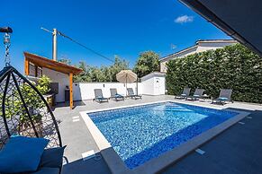 Villa With Pool, Jacuzzi, Table Tennis