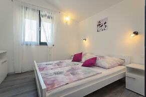 Villa With Pool, Jacuzzi, Table Tennis