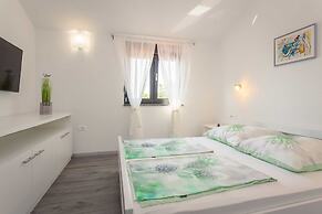 Villa With Pool, Jacuzzi, Table Tennis