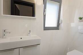 Villa With Pool, Jacuzzi, Table Tennis