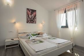 Villa With Pool, Jacuzzi, Table Tennis
