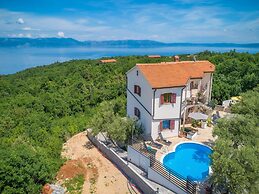 Relaxing Apartment With sea View and Jacuzzi