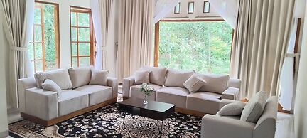 Amini Guest House