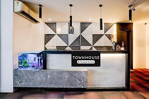 Super Townhouse PBG Mall Vashi