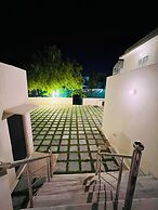 Hostel ivory