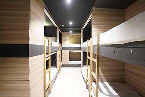 Single Bed Stays in Mixed Dormitory Room Andheri
