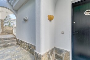 Villa in Roses With Private Pool & Sea Views