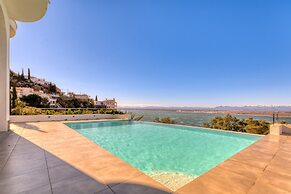 Villa in Roses With Private Pool & Sea Views