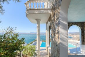 Villa in Roses With Private Pool & Sea Views