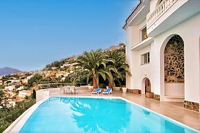 Villa in Roses With Private Pool & Sea Views