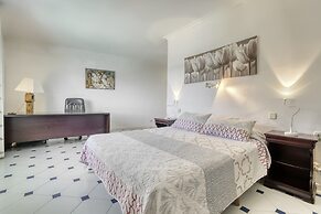 Villa in Roses With Private Pool & Sea Views