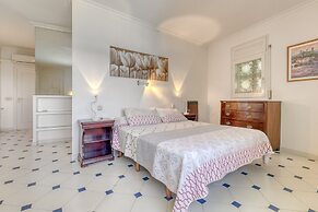 Villa in Roses With Private Pool & Sea Views