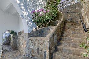 Villa in Roses With Private Pool & Sea Views