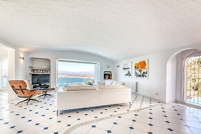 Villa in Roses With Private Pool & Sea Views
