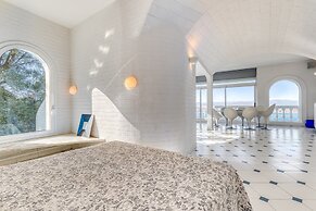 Villa in Roses With Private Pool & Sea Views