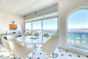 Villa in Roses With Private Pool & Sea Views