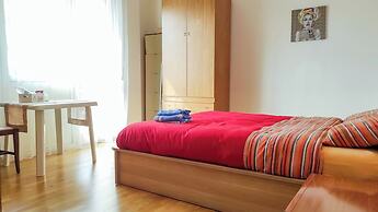 Room-large Double Room in Central Downto