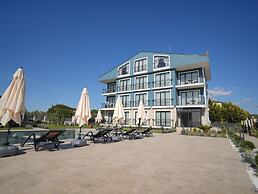 GRAPE HOTEL