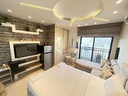Central Tiny Studio for Rent 409