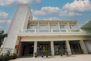 Hotel Mukut Mani Govardhan