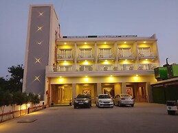 Hotel Mukut Mani Govardhan