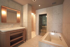 CINQS Hotel