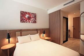 CINQS Hotel