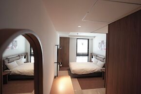 CINQS Hotel