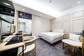 Insta Hotel - Main Branch