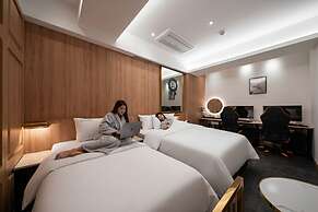 Insta Hotel - Main Branch