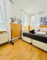 10BR Apt for Groups 8Min to Rathausplatz